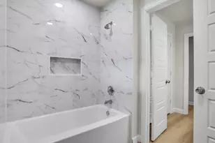 729 Surrey Cir, Grand Prairie, TX 75050 - Photo 17