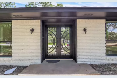 729 Surrey Circle, Grand Prairie, TX 75050 - Photo 3