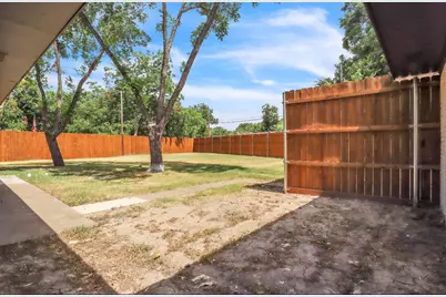 729 Surrey Circle, Grand Prairie, TX 75050 - Photo 21