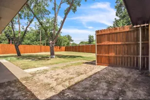 729 Surrey Cir, Grand Prairie, TX 75050 - Photo 21
