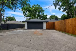 729 Surrey Cir, Grand Prairie, TX 75050 - Photo 23
