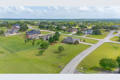 2300 E Emerald Bend Court, Granbury, TX 76049 - Photo 33