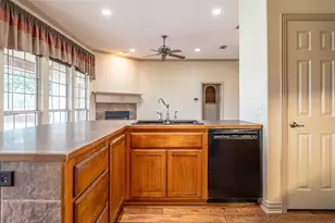 2300 E Emerald Bend Ct, Granbury, TX 76049 - Photo 9