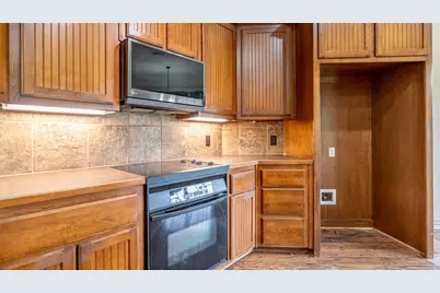 2300 E Emerald Bend Court, Granbury, TX 76049 - Photo 11