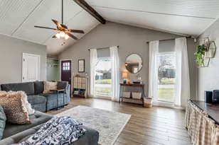 716 Thousand Oaks Dr, Hurst, TX 76054 - Photo 5