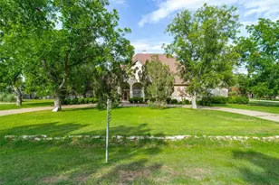 9709 Divot Dr, Granbury, TX 76049 - Photo 3