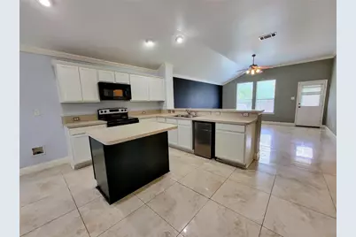 8033 Summer Stream Drive, Fort Worth, TX 76134 - Photo 7
