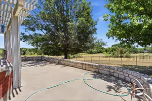 19007 White Bluff Dr, Whitney, TX 76692 - Photo 25