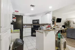 19007 White Bluff Dr, Whitney, TX 76692 - Photo 9