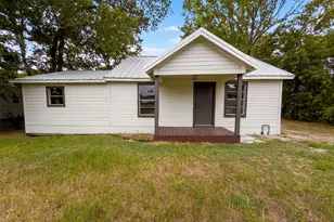 608 E Navasota St, Groesbeck, TX 76642 - Photo 1