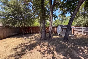 1108 Edgewater Dr, Azle, TX 76020 - Photo 19