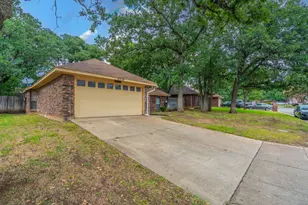2119 Turf Club Dr, Arlington, TX 76017 - Photo 3