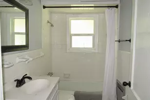 608 Hayes St, McGregor, TX 76657 - Photo 9