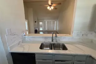 2907 Hilltop Dr, Euless, TX 76039 - Photo 9