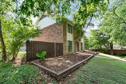 392 Creekwood Drive, Lancaster, TX 75146 - Photo 5