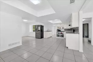 392 Creekwood Dr, Lancaster, TX 75146 - Photo 13