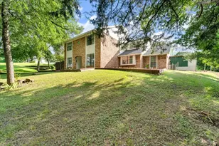 392 Creekwood Dr, Lancaster, TX 75146 - Photo 5