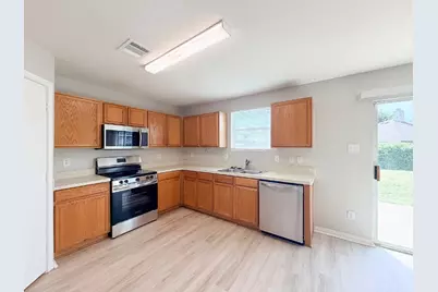 670 Horn Street, Crowley, TX 76036 - Photo 9