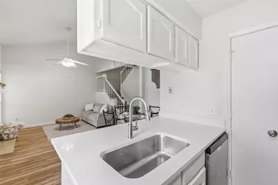 1454 Meadowood Village Drive, Fort Worth, TX 76120 - Photo 15