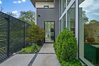 423 W Colorado Boulevard, Dallas, TX 75208 - Photo 3