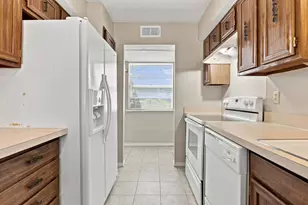 1725 E Grauwyler Rd, Irving, TX 75061 - Photo 11