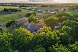 135 Kirkpatrick Rd, Ennis, TX 75119 - Photo 3