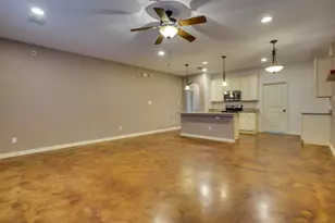 617 E Worth St, Grapevine, TX 76051 - Photo 13