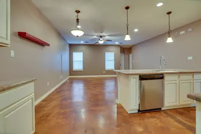 617 E Worth Street, Grapevine, TX 76051 - Photo 11
