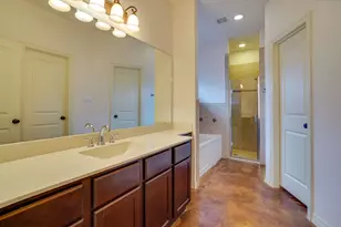 617 E Worth St, Grapevine, TX 76051 - Photo 15