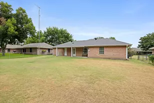 1809 Sprucewood Ave, Stephenville, TX 76401 - Photo 21