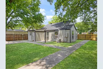 833 Springbrook Drive, Fort Worth, TX 76107 - Photo 25