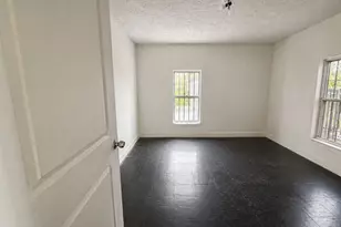 1309 S Riverside Dr, Fort Worth, TX 76104 - Photo 7