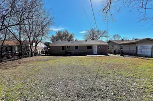 714 Cranbrook Ln, Grand Prairie, TX 75052 - Photo 17