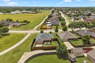 602 Hearthstone Dr, Lancaster, TX 75146 - Photo 31