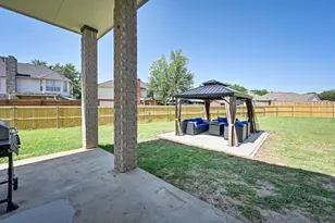 2735 Water Oak Dr, Grand Prairie, TX 75052 - Photo 37