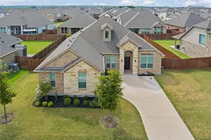 3451 Hidden Holw Dr, Grand Prairie, TX 76065 - Photo 3