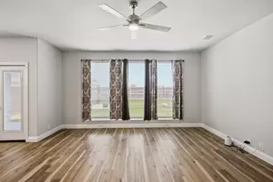 201 Sweetwater Dr, Commerce, TX 75428 - Photo 15