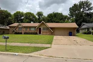2411 Woodlawn Dr, Ennis, TX 75119 - Photo 1