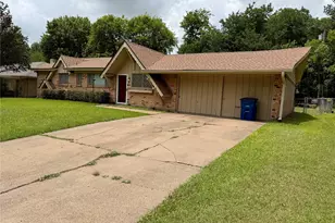 2411 Woodlawn Dr, Ennis, TX 75119 - Photo 3