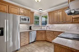 1301 Hyde Park Blvd, Cleburne, TX 76033 - Photo 7