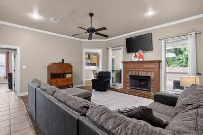 1301 Hyde Park Boulevard, Cleburne, TX 76033 - Photo 3