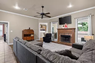 1301 Hyde Park Blvd, Cleburne, TX 76033 - Photo 3