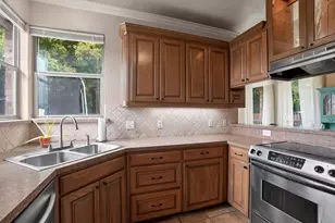 1301 Hyde Park Blvd, Cleburne, TX 76033 - Photo 9