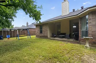 1301 Hyde Park Blvd, Cleburne, TX 76033 - Photo 5