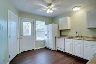 1703 Creekpoint Drive, Lewisville, TX 75067 - Photo 11