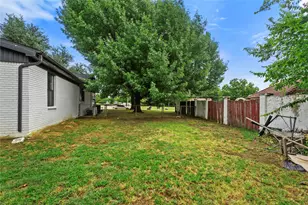 8128 Newman Dr, North Richland Hills, TX 76180 - Photo 35