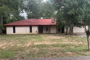 260 Lake Shore Dr, Fairfield, TX 75840 - Photo 1