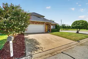 9717 Lea Shore Ct, Fort Worth, TX 76179 - Photo 5