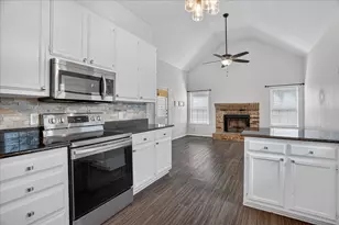 9717 Lea Shore Ct, Fort Worth, TX 76179 - Photo 3