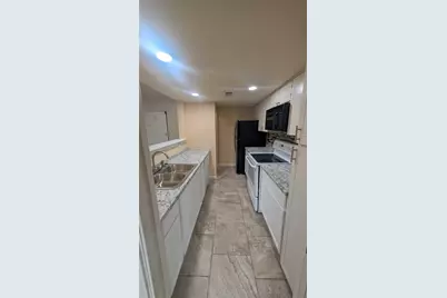 556 E Avenue J #B, Grand Prairie, TX 75050 - Photo 5